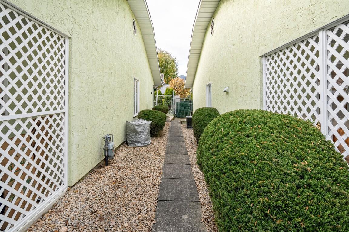 14-2180 Fletcher Street, Armstrong, BC - Outdoor