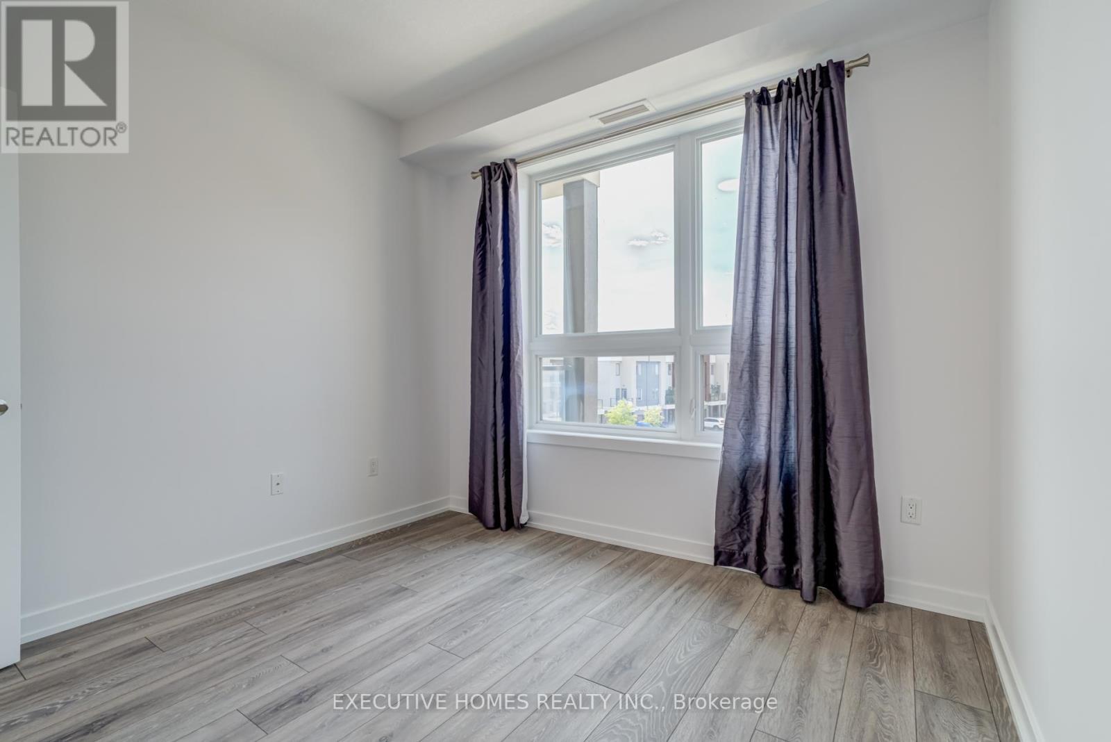 327 - 101 Shoreview Place, Hamilton, ON - Indoor Photo Showing Other Room