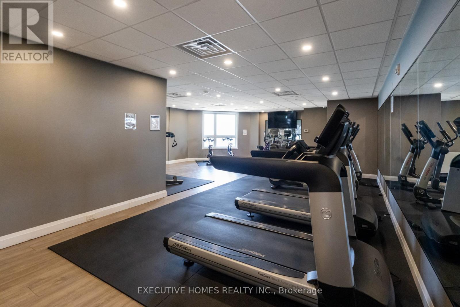 327 - 101 Shoreview Place, Hamilton, ON - Indoor Photo Showing Gym Room