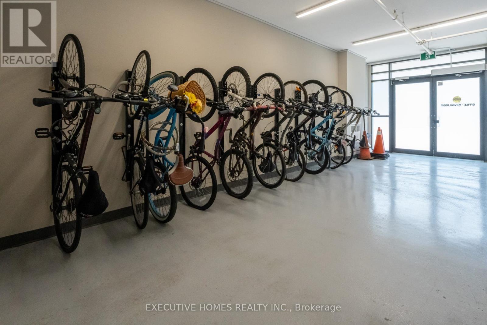 327 - 101 Shoreview Place, Hamilton, ON - Indoor Photo Showing Other Room