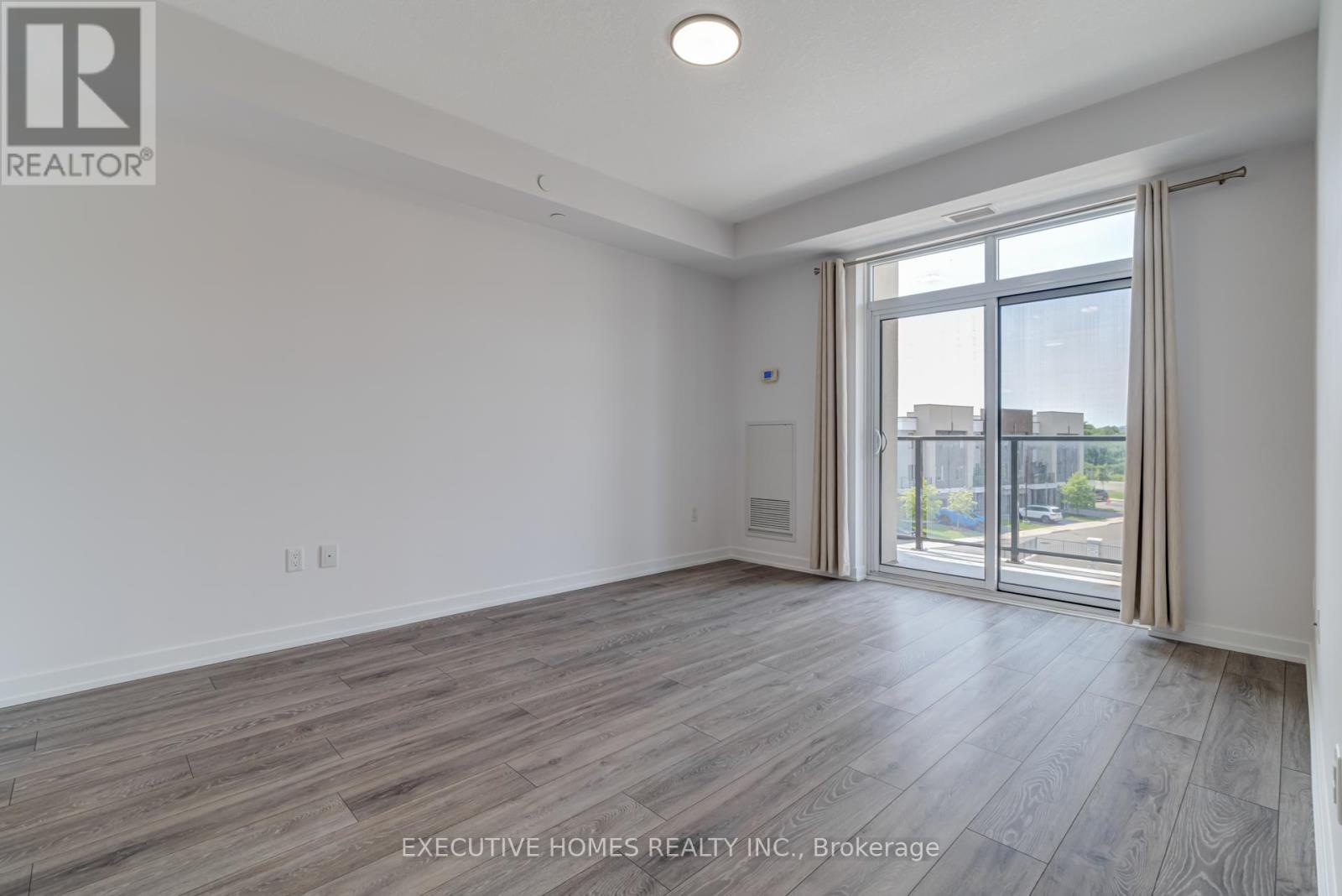 327 - 101 Shoreview Place, Hamilton, ON - Indoor Photo Showing Other Room