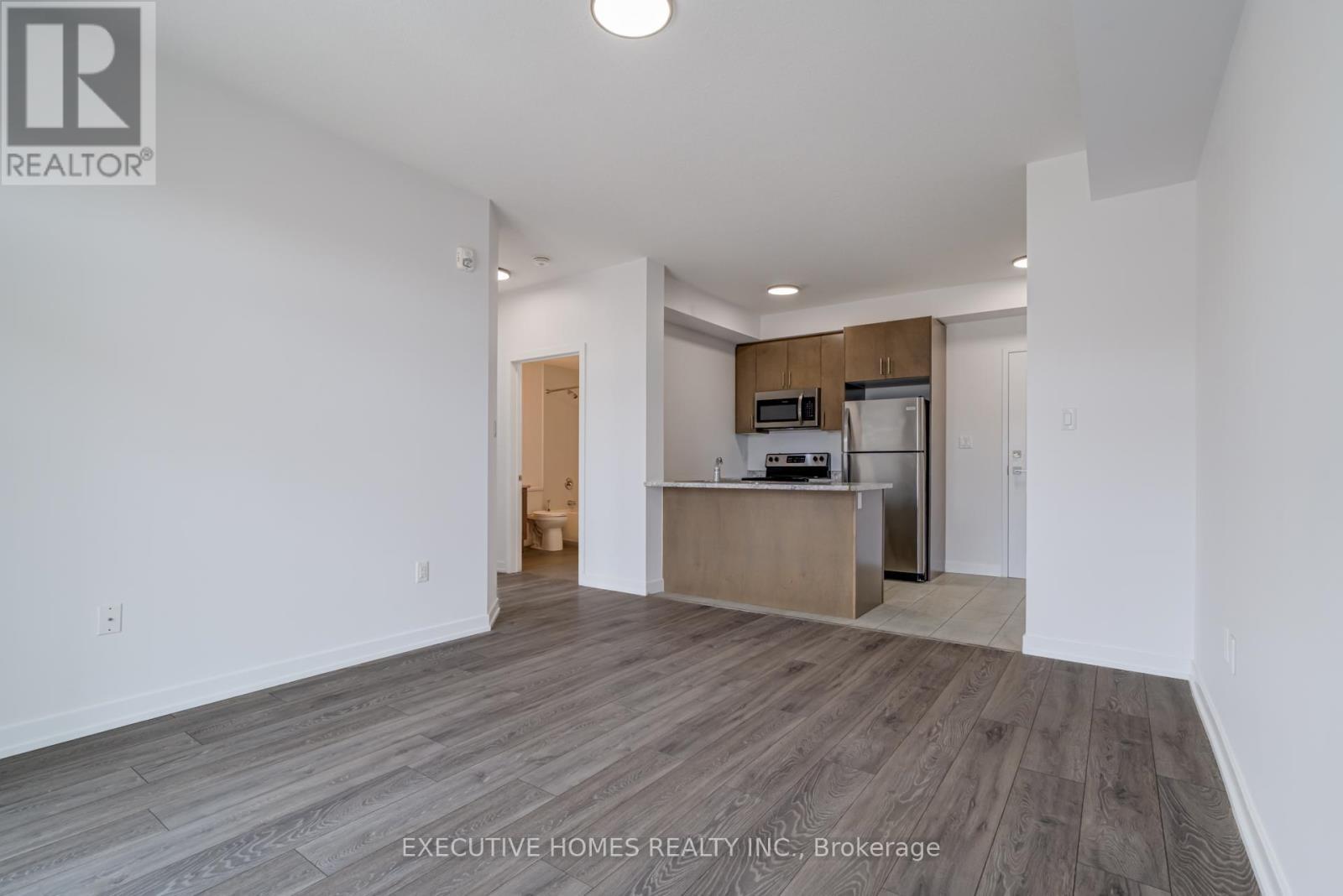327 - 101 Shoreview Place, Hamilton, ON - Indoor Photo Showing Kitchen