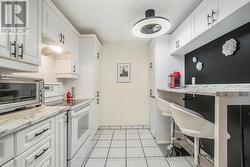 Kitchen showing breakfast bar -