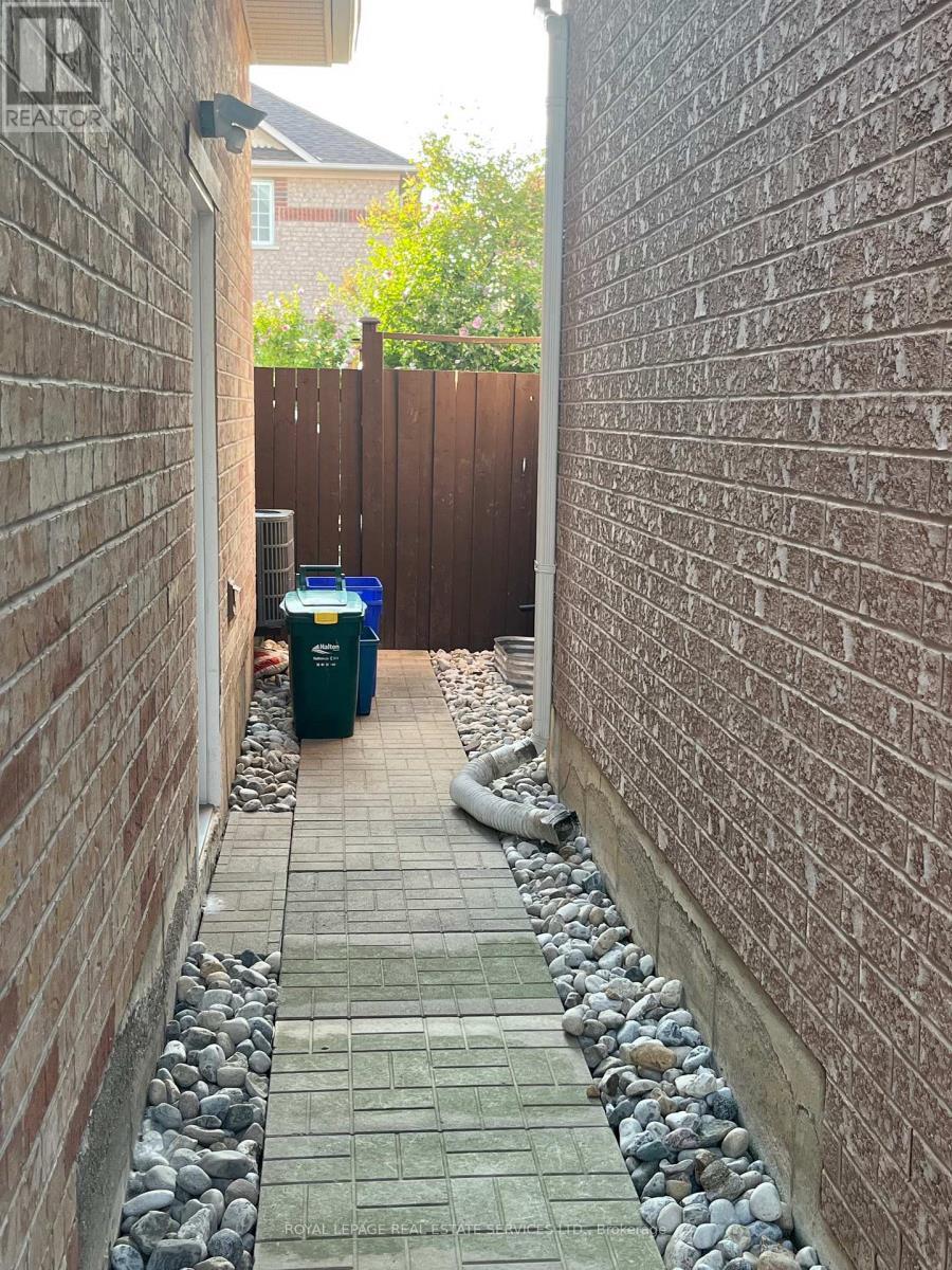 Lower - 1105 Field Drive, Milton, ON - Outdoor