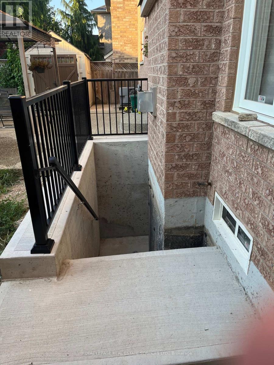 Lower - 1105 Field Drive, Milton, ON - Outdoor With Exterior