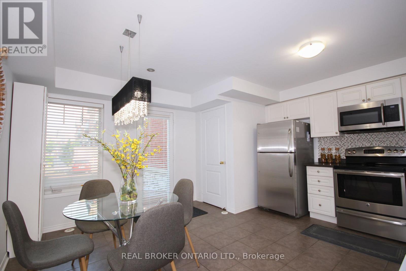 9 - 3200 Bentley Drive, Mississauga, ON - Indoor Photo Showing Kitchen