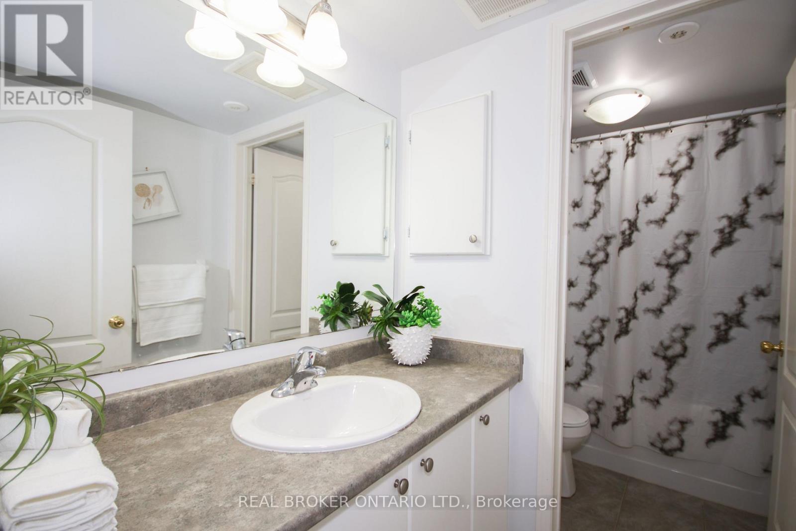 9 - 3200 Bentley Drive, Mississauga, ON - Indoor Photo Showing Bathroom