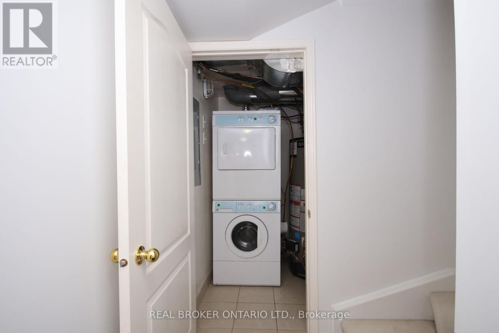 9 - 3200 Bentley Drive, Mississauga, ON - Indoor Photo Showing Laundry Room