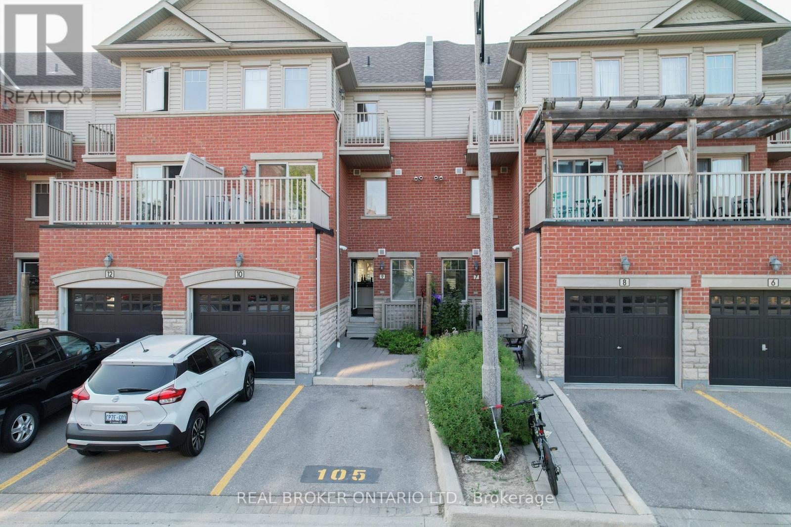 9 - 3200 Bentley Drive, Mississauga, ON - Outdoor With Facade