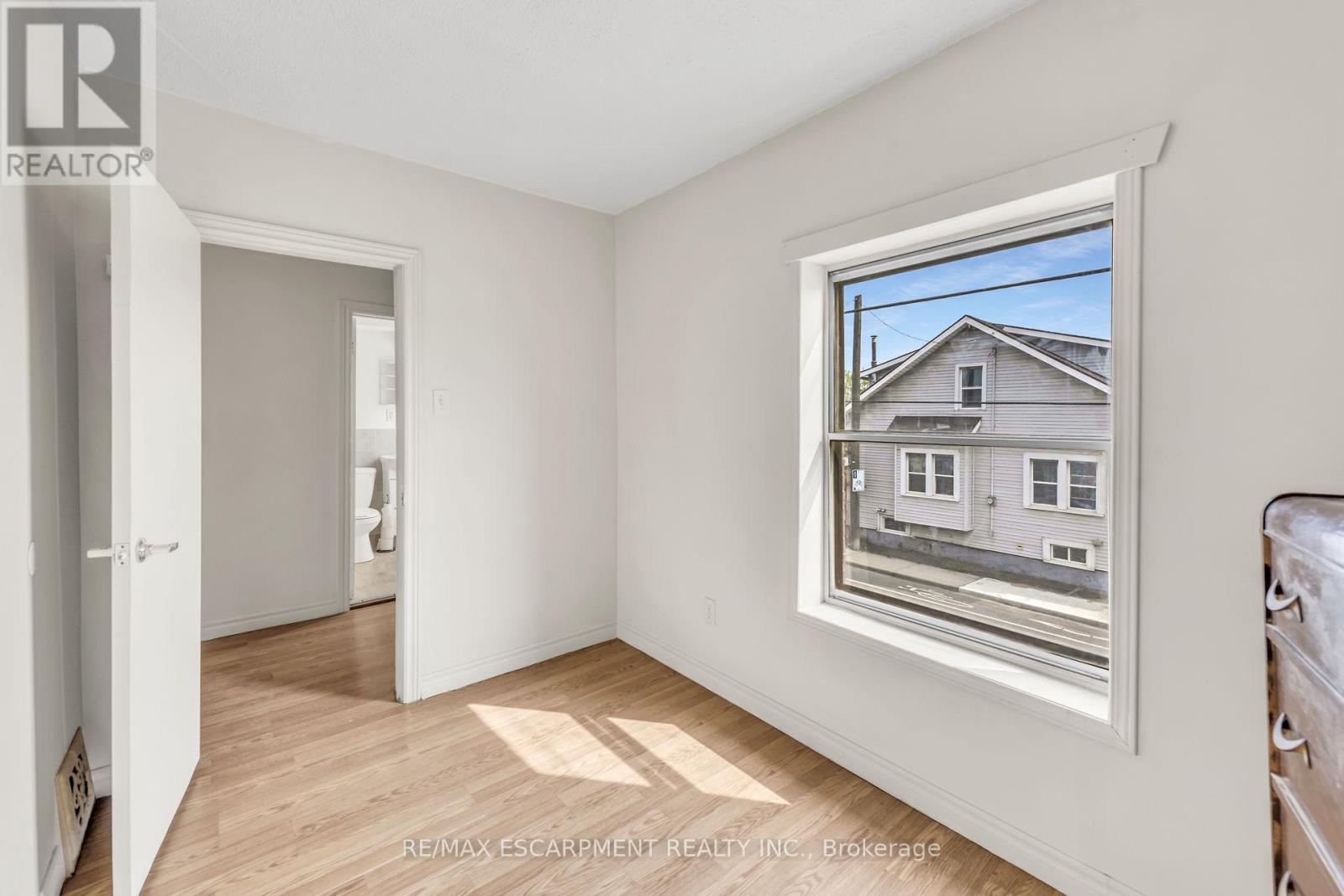 1367 Cannon Street E, Hamilton, ON - Indoor Photo Showing Other Room