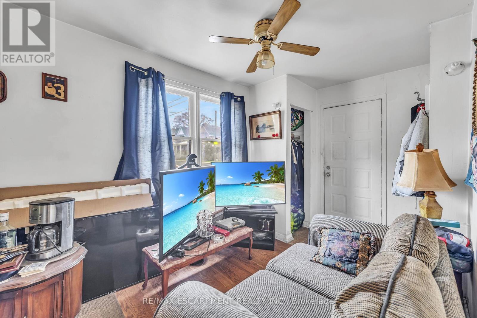 1367 Cannon Street E, Hamilton, ON - Indoor