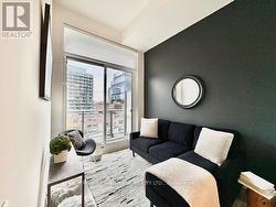 9'Ft ceilings, south facing exposure -