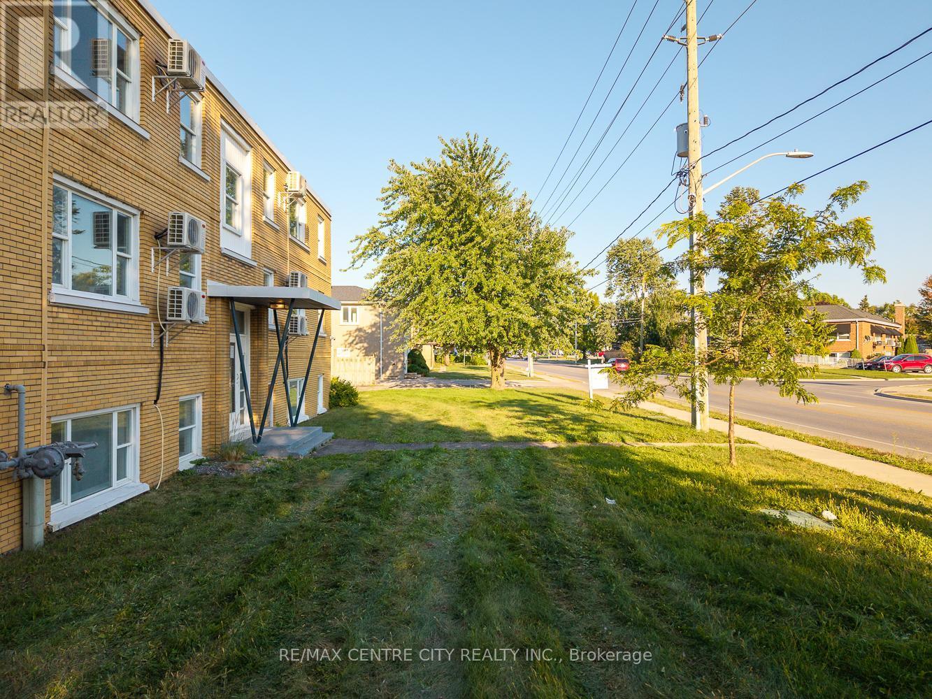 11 - 232 Elm Street, St. Thomas, ON - Outdoor