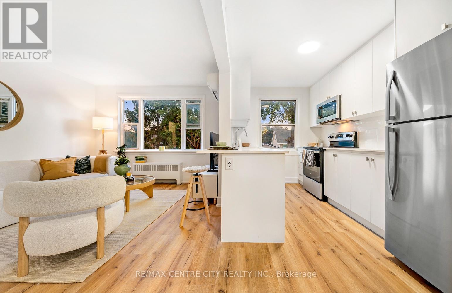 11 - 232 Elm Street, St. Thomas, ON - Indoor Photo Showing Kitchen