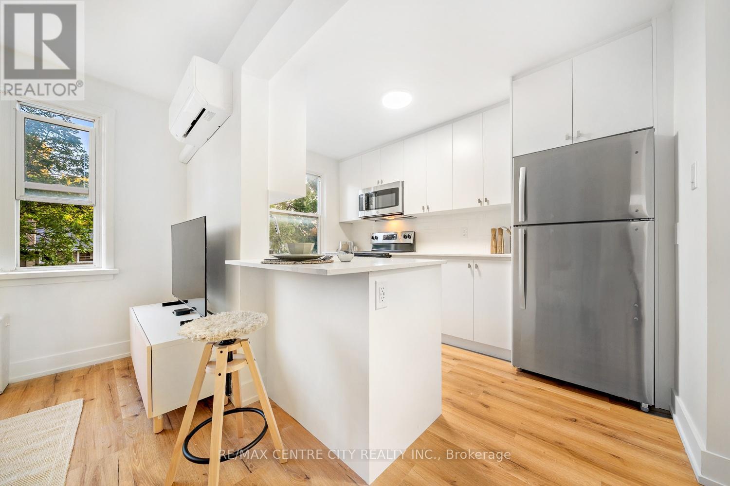 11 - 232 Elm Street, St. Thomas, ON - Indoor Photo Showing Kitchen