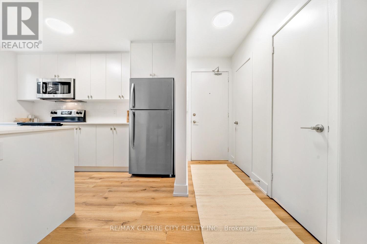 4 - 232 Elm Street, St. Thomas, ON - Indoor Photo Showing Kitchen