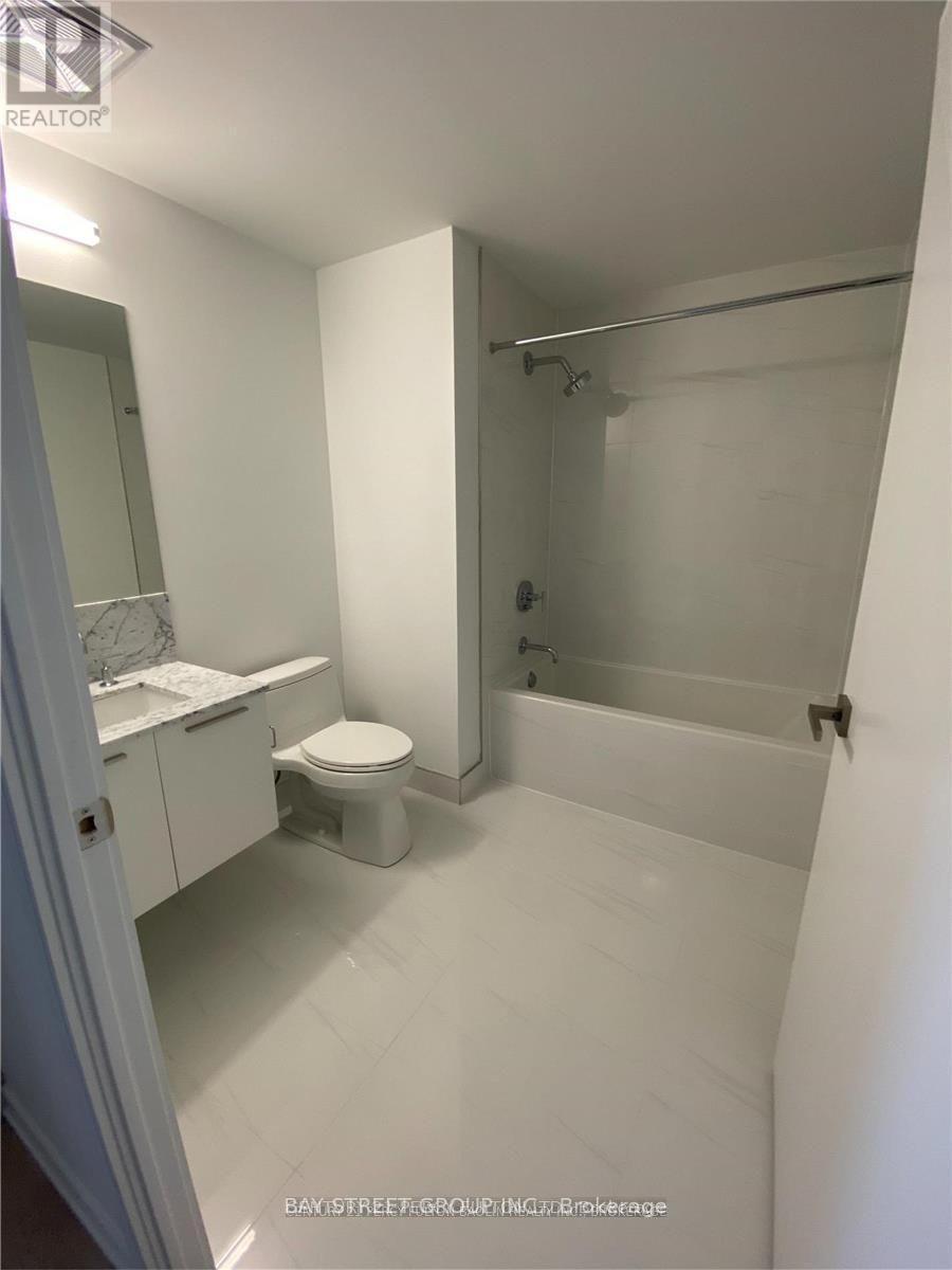 3209 - 3 Gloucester Street, Toronto, ON - Indoor Photo Showing Bathroom