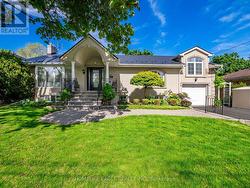11 KNOLLSIDE DRIVE Richmond Hill, ON L4C 4W7