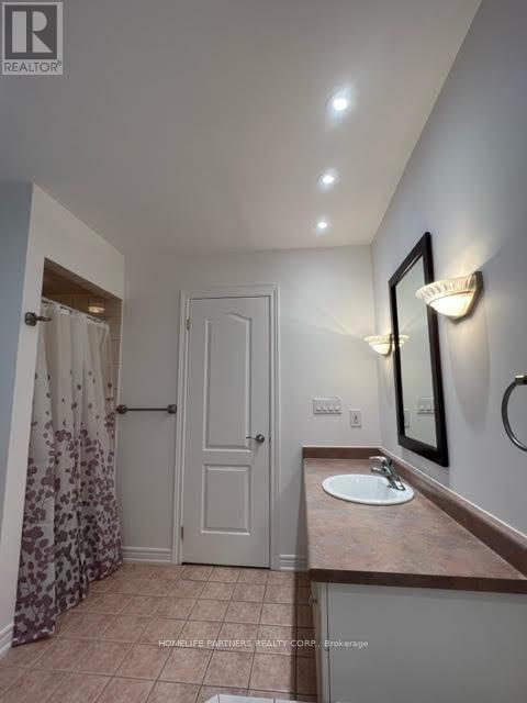 38 Stone Palace Way, Vaughan, ON - Indoor Photo Showing Bathroom