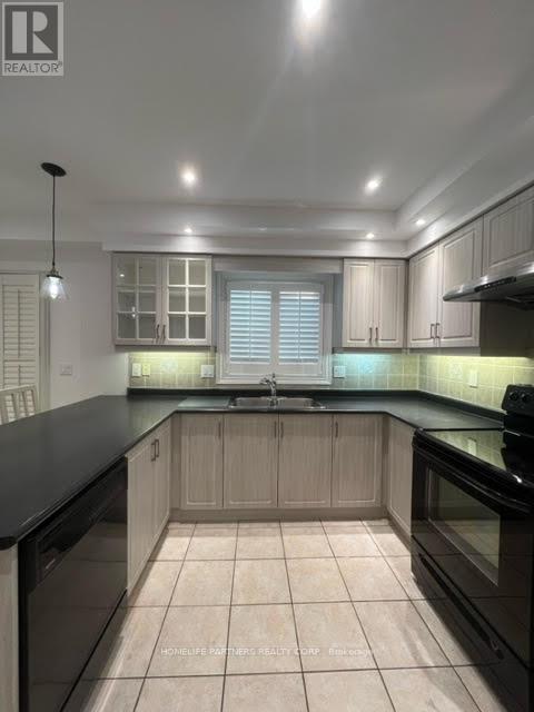 38 Stone Palace Way, Vaughan, ON - Indoor Photo Showing Kitchen With Double Sink