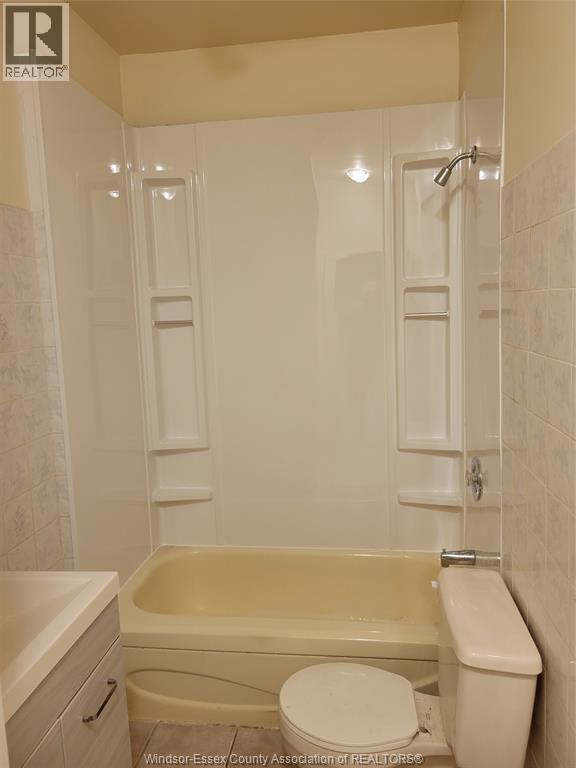 821 Bruce Avenue Unit# 1, Windsor, ON - Indoor Photo Showing Bathroom