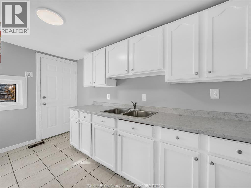 1153 University, Windsor, ON - Indoor Photo Showing Kitchen With Double Sink