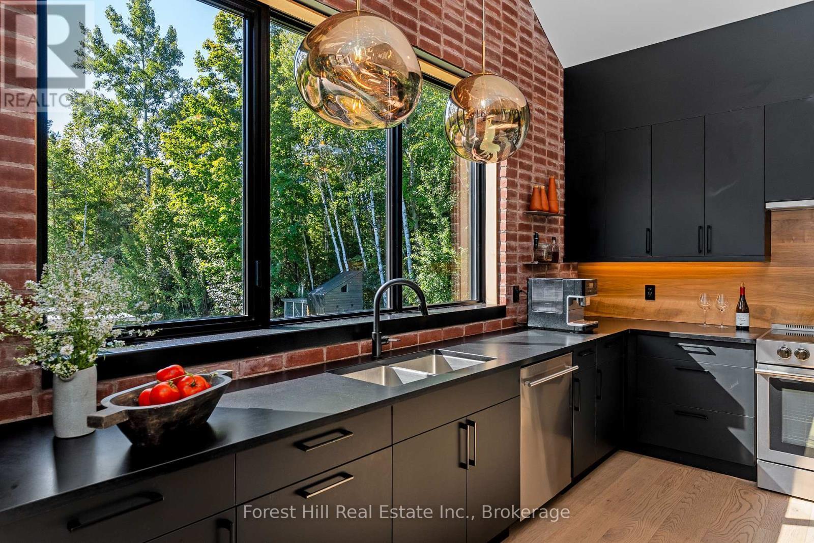 854 Sixth Street, Clearview, ON - Indoor Photo Showing Kitchen With Double Sink