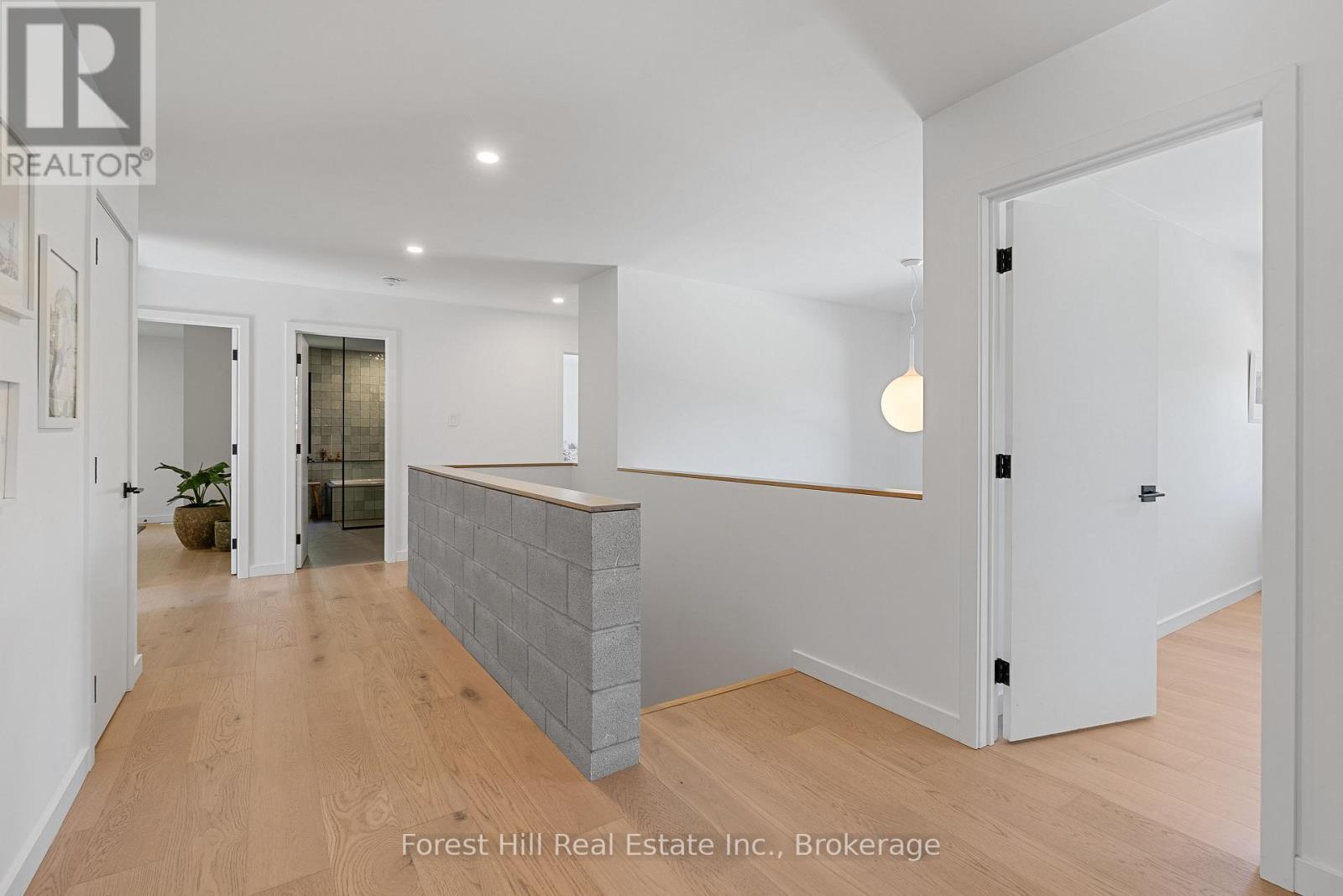 854 Sixth Street, Clearview, ON - Indoor Photo Showing Other Room