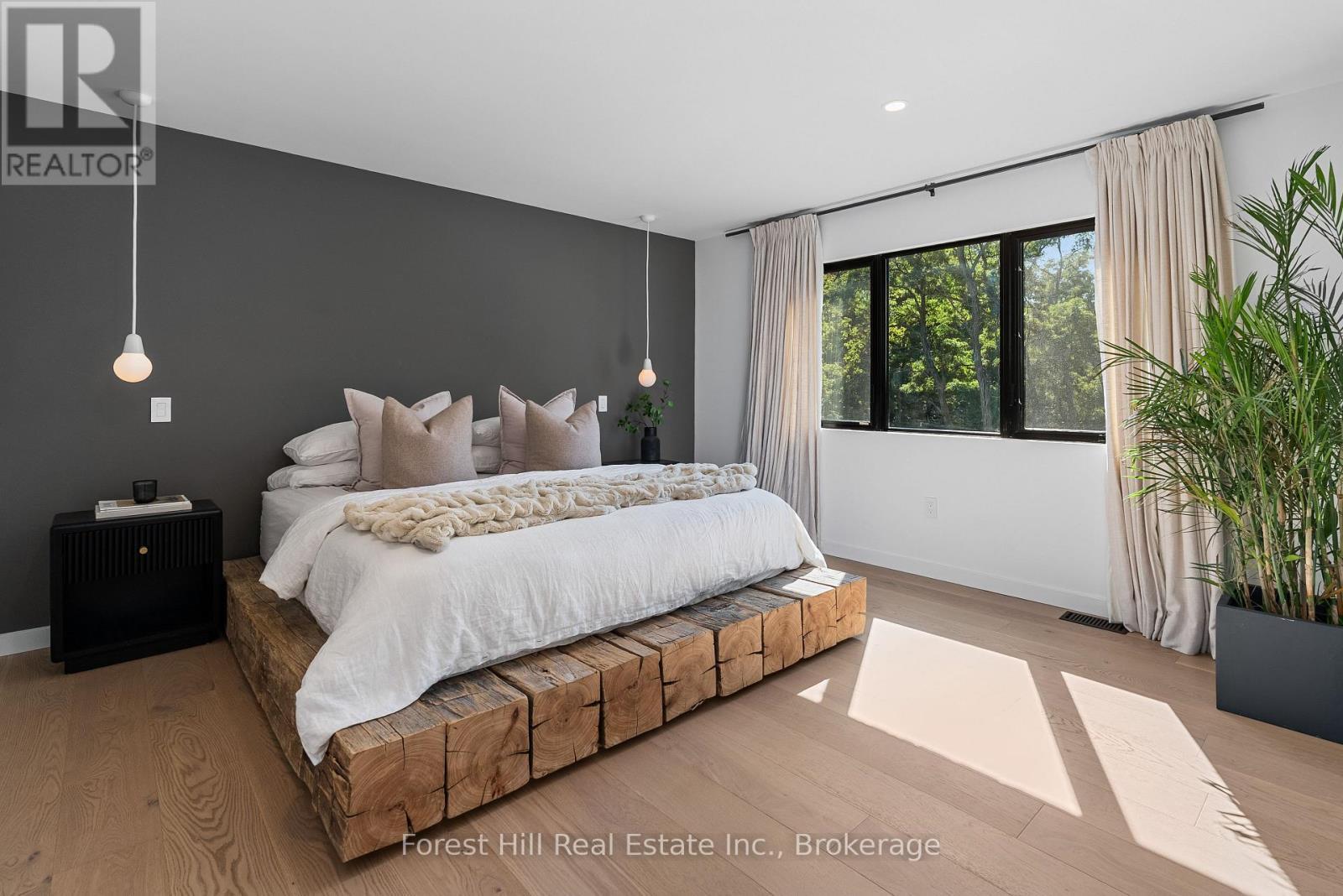854 Sixth Street, Clearview, ON - Indoor Photo Showing Bedroom