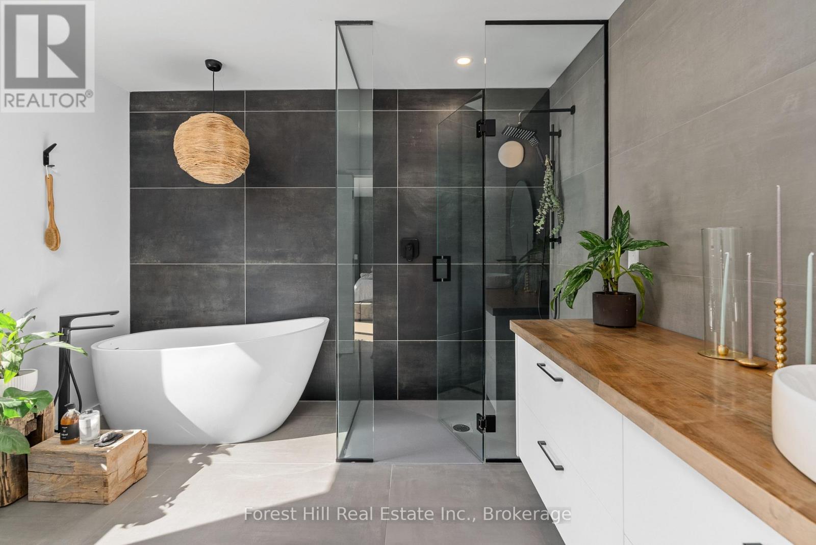 854 Sixth Street, Clearview, ON - Indoor Photo Showing Bathroom