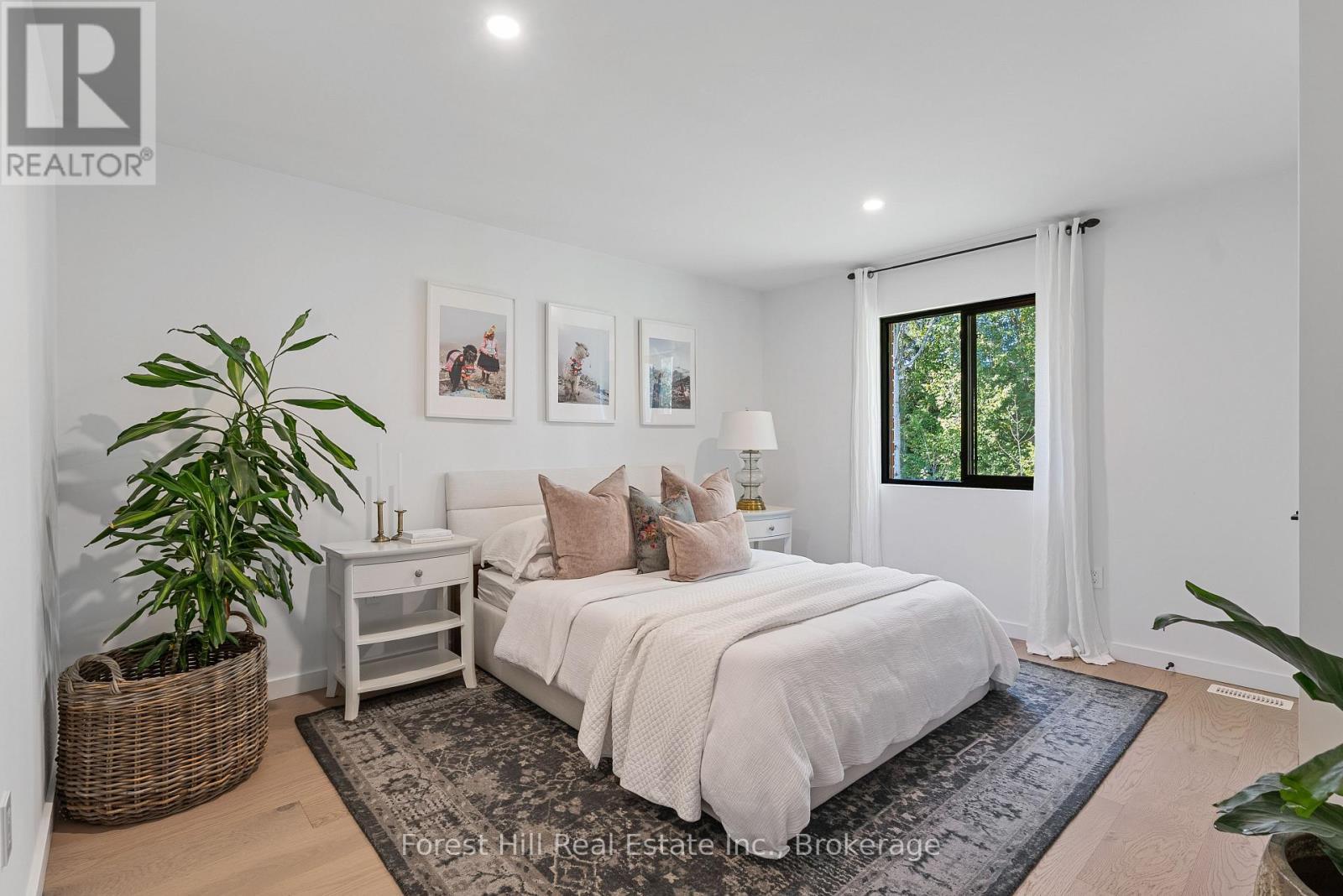 854 Sixth Street, Clearview, ON - Indoor Photo Showing Bedroom