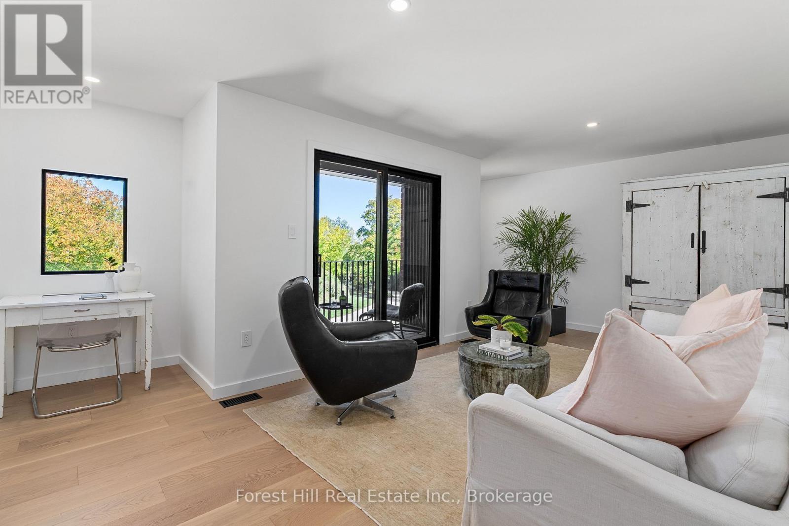 854 Sixth Street, Clearview, ON - Indoor Photo Showing Other Room