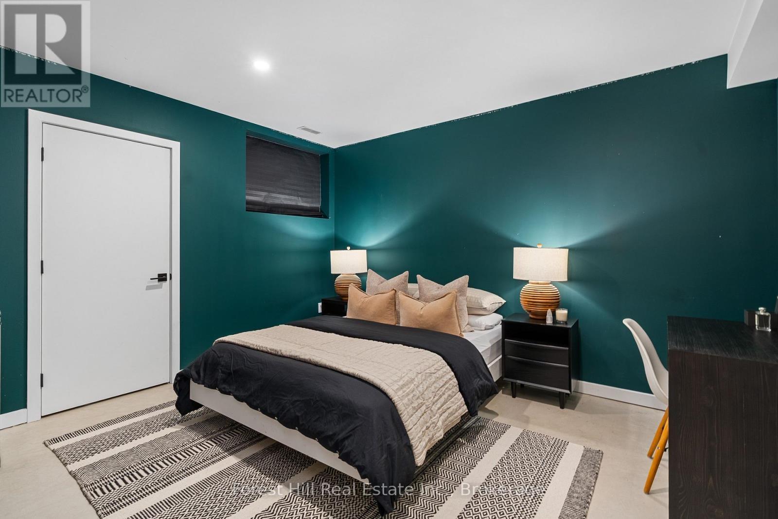 854 Sixth Street, Clearview, ON - Indoor Photo Showing Bedroom
