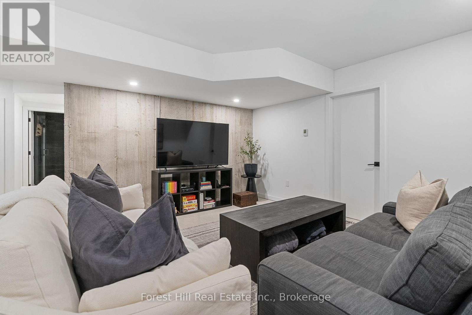 854 Sixth Street, Clearview, ON - Indoor