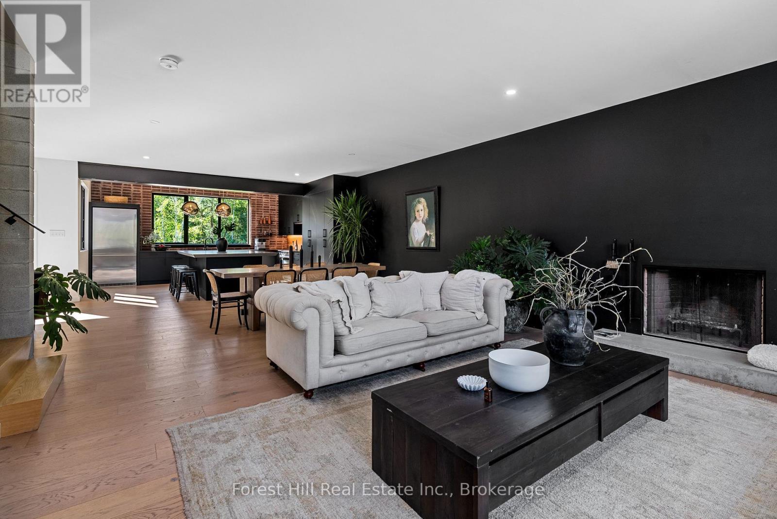 854 Sixth Street, Clearview, ON - Indoor Photo Showing Living Room With Fireplace