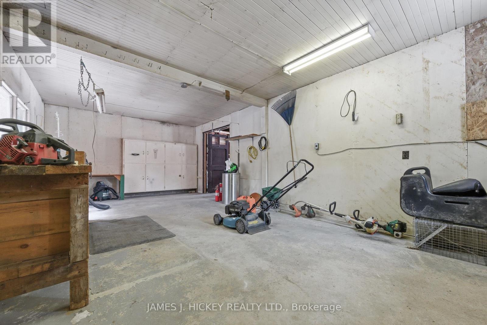 101 Lance Road, Laurentian Hills, ON - Indoor Photo Showing Garage