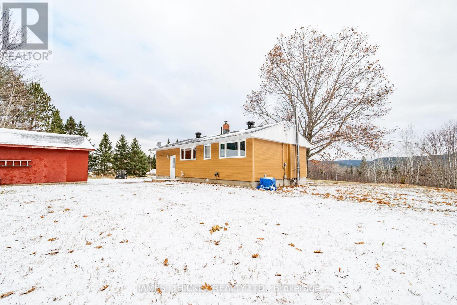 101 Lance Road, Laurentian Hills, ON - Outdoor