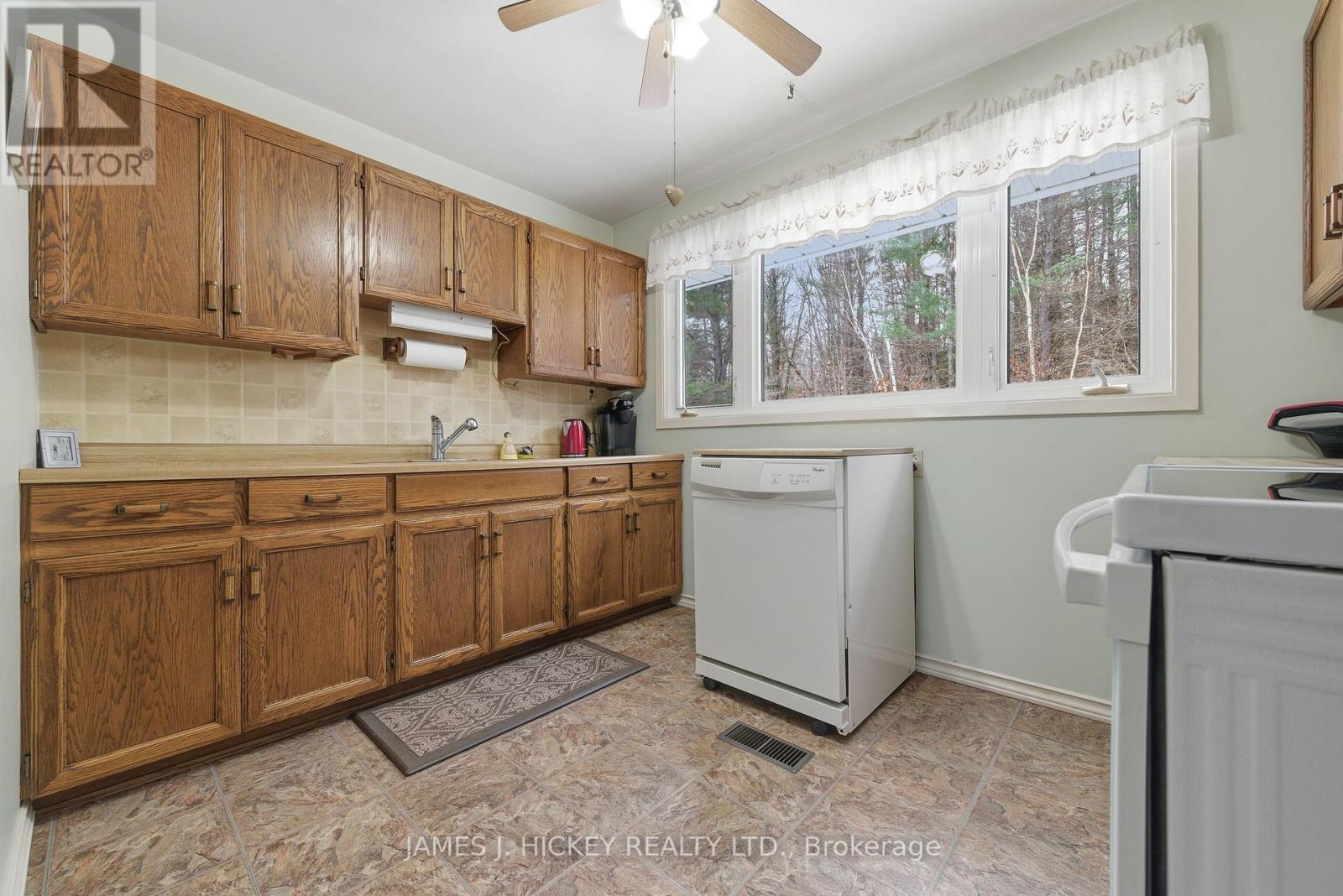 101 Lance Road, Laurentian Hills, ON - Indoor Photo Showing Kitchen