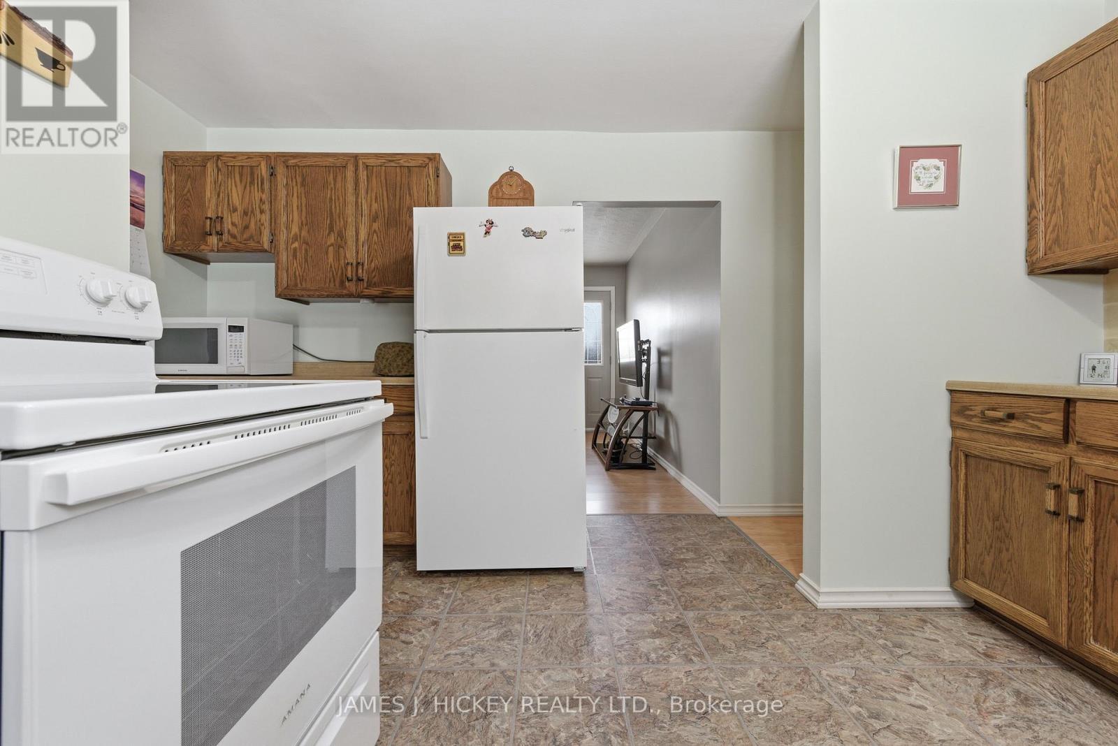 101 Lance Road, Laurentian Hills, ON - Indoor Photo Showing Kitchen
