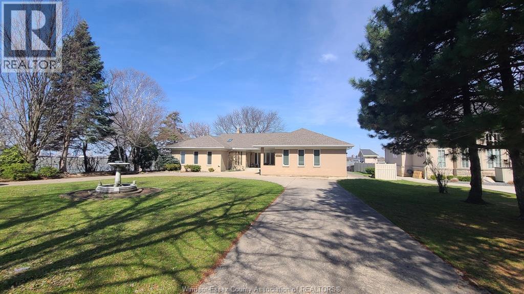 4470 Riverside Drive East, Windsor, ON - Outdoor