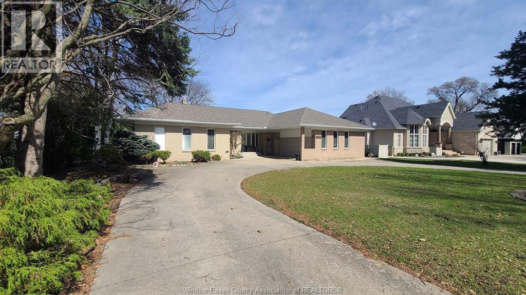 4470 Riverside Drive East, Windsor, ON - Outdoor