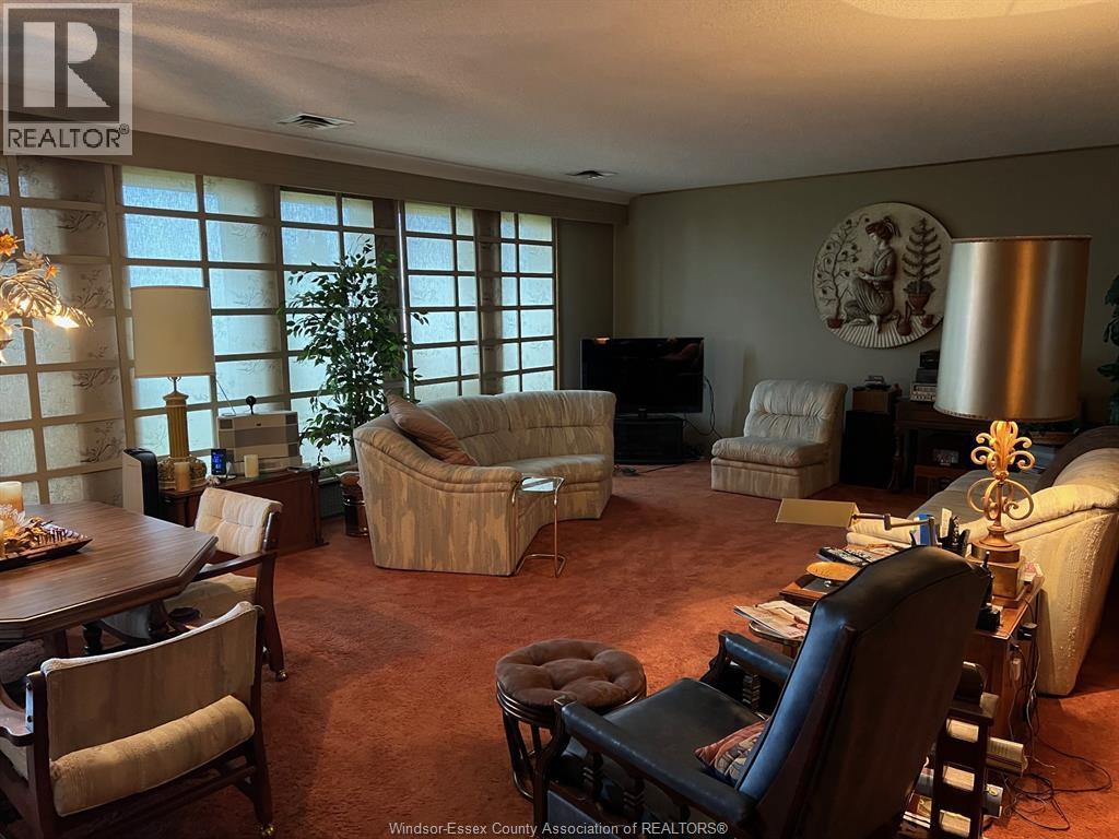 4470 Riverside Drive East, Windsor, ON - Indoor