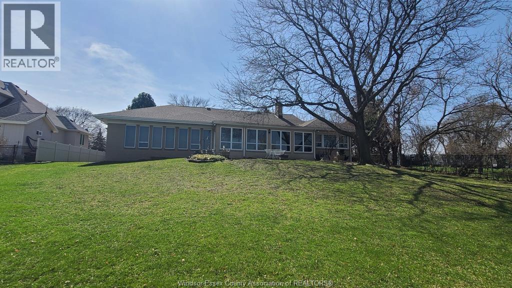4470 Riverside Drive East, Windsor, ON - Outdoor
