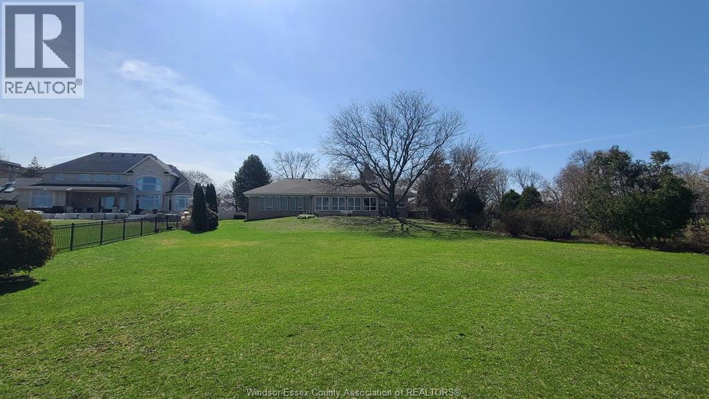 4470 Riverside Drive East, Windsor, ON - Outdoor