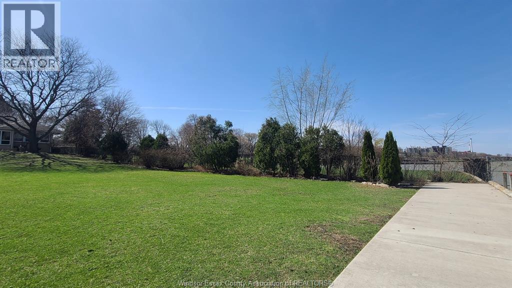 4470 Riverside Drive East, Windsor, ON - Outdoor