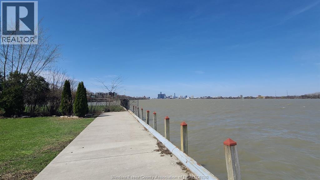 4470 Riverside Drive East, Windsor, ON - Outdoor