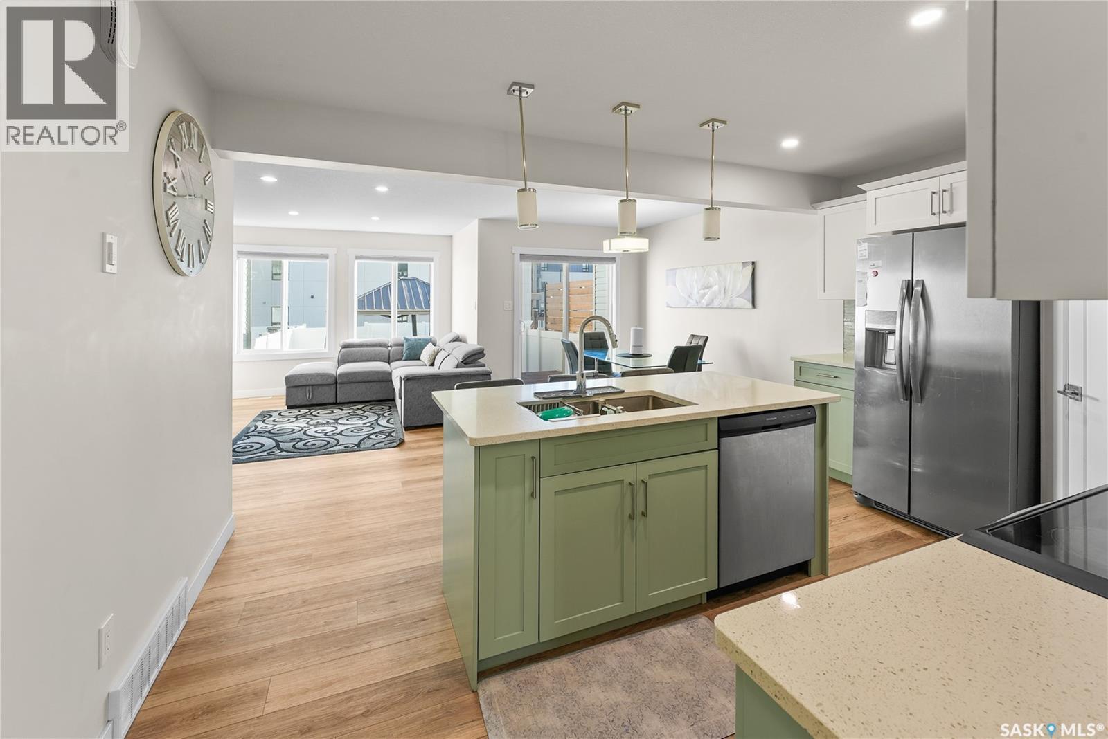 4793 Mutrie Crescent, Regina, SK - Indoor Photo Showing Kitchen With Upgraded Kitchen