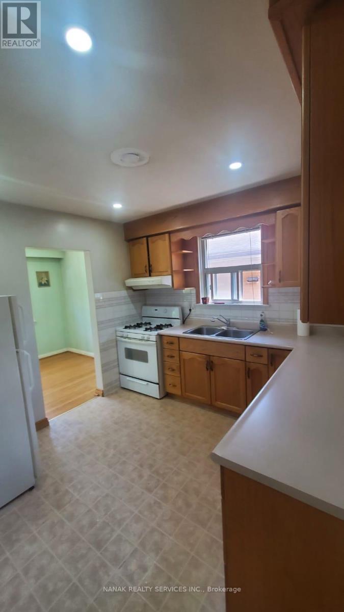 24 Alhart Drive, Toronto, ON - Indoor Photo Showing Kitchen