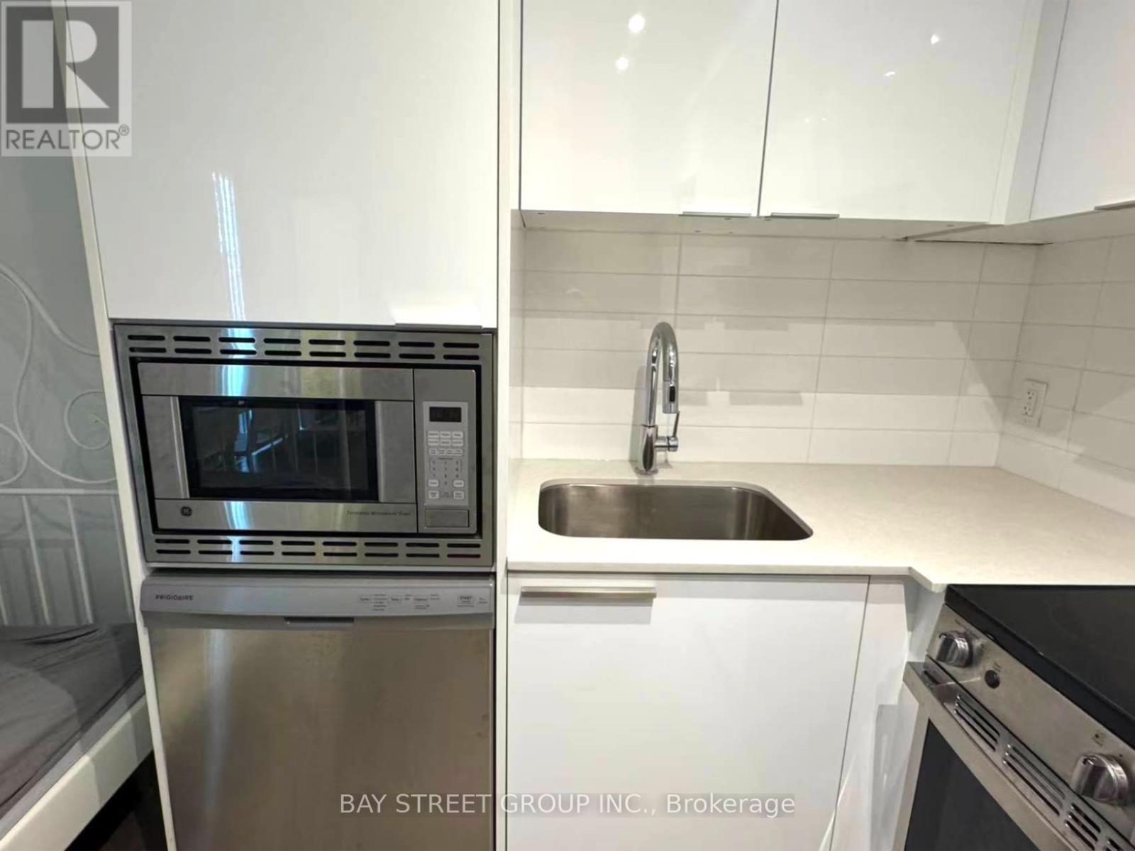 904 - 18 Maitland Terrace, Toronto, ON - Indoor Photo Showing Kitchen