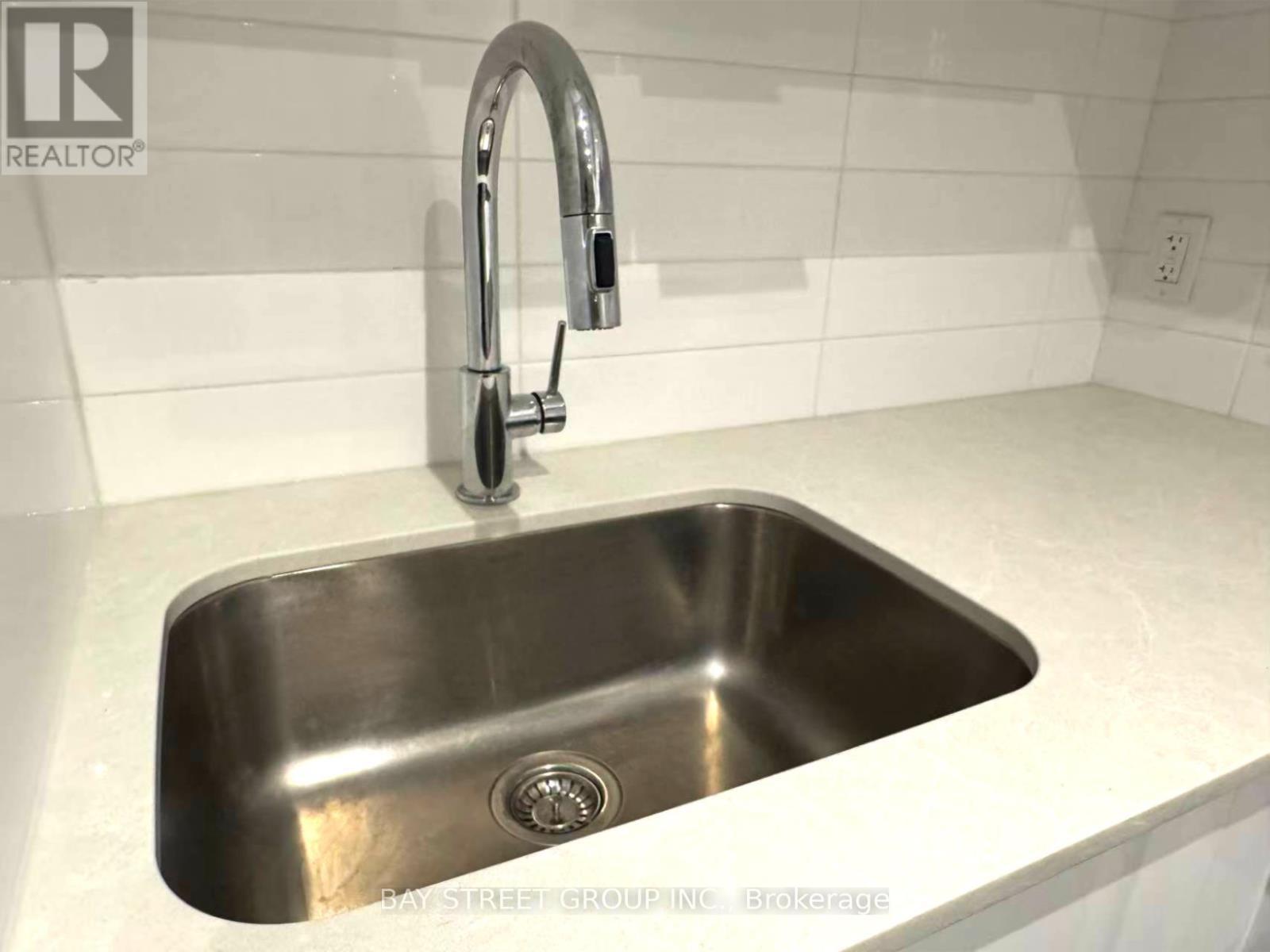 904 - 18 Maitland Terrace, Toronto, ON - Indoor Photo Showing Kitchen With Double Sink